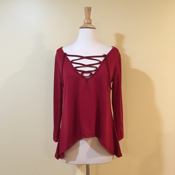 Hooded Lace Up Sharkbite Hem High Low Top Burgundy - Picture 2 of 5